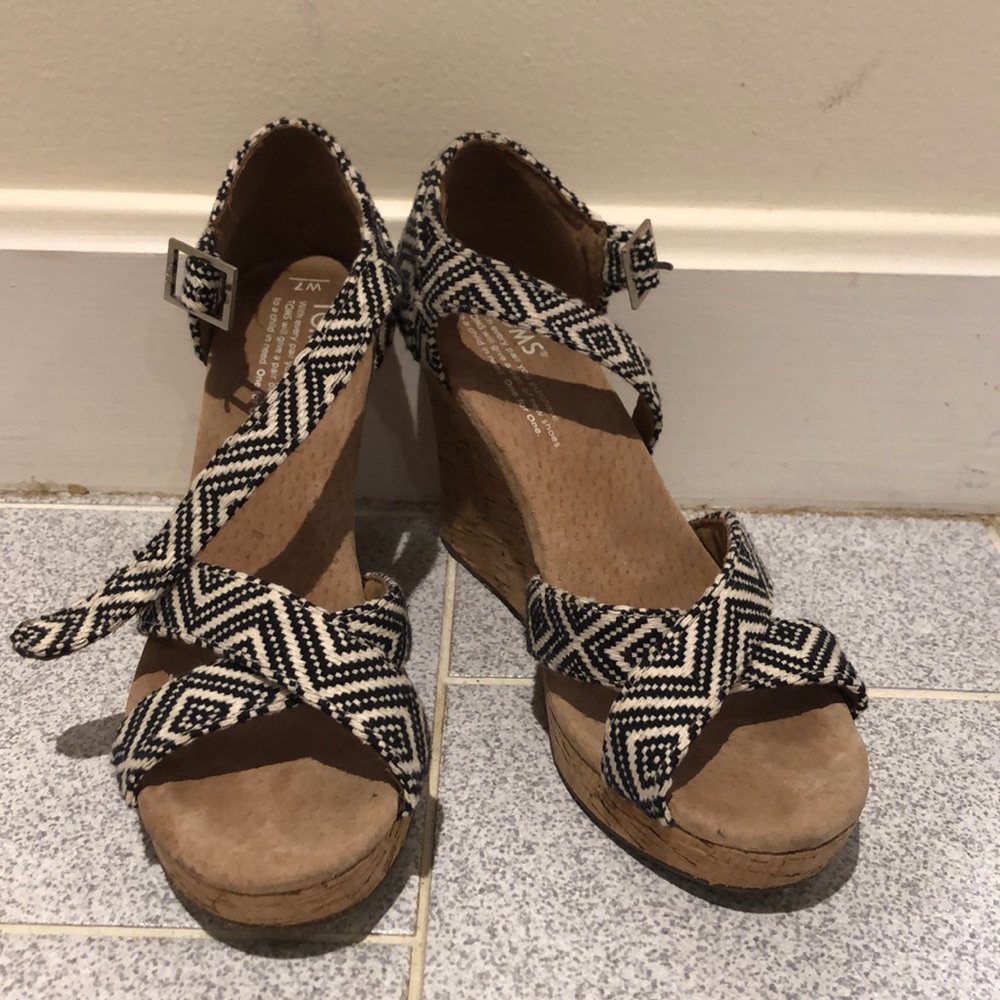 Toms summer wedges